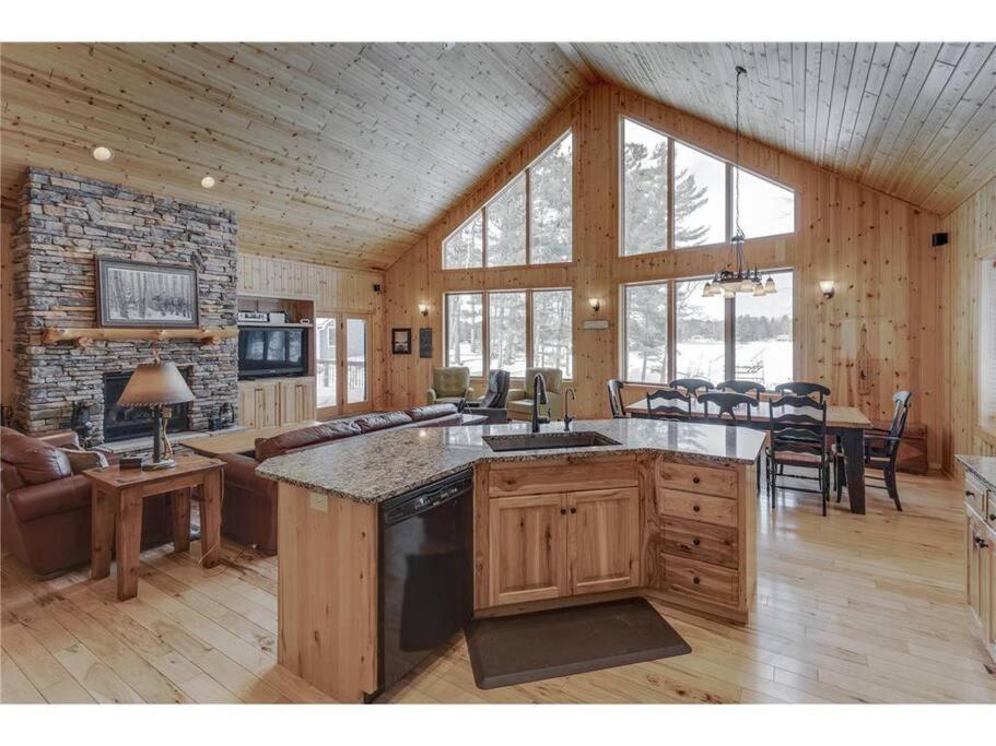 Large Log Home On Lake With Hot Tub Cross Lake Bagian luar foto